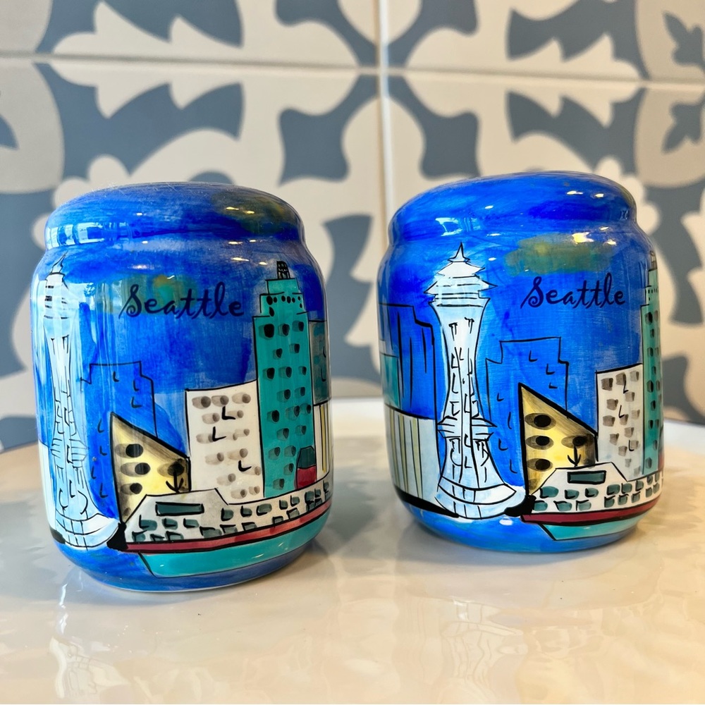 Souvenir Seattle salt and pepper shakers!